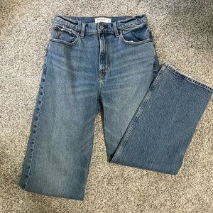 Abercrombie & Fitch 90’s relaxed jean high rise